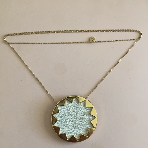 House of Harlow Sunburst Necklace | Gold/white - Picture 3 of 6
